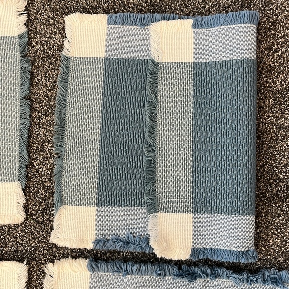 4 Blue & White Place Mats - Picture 3 of 4